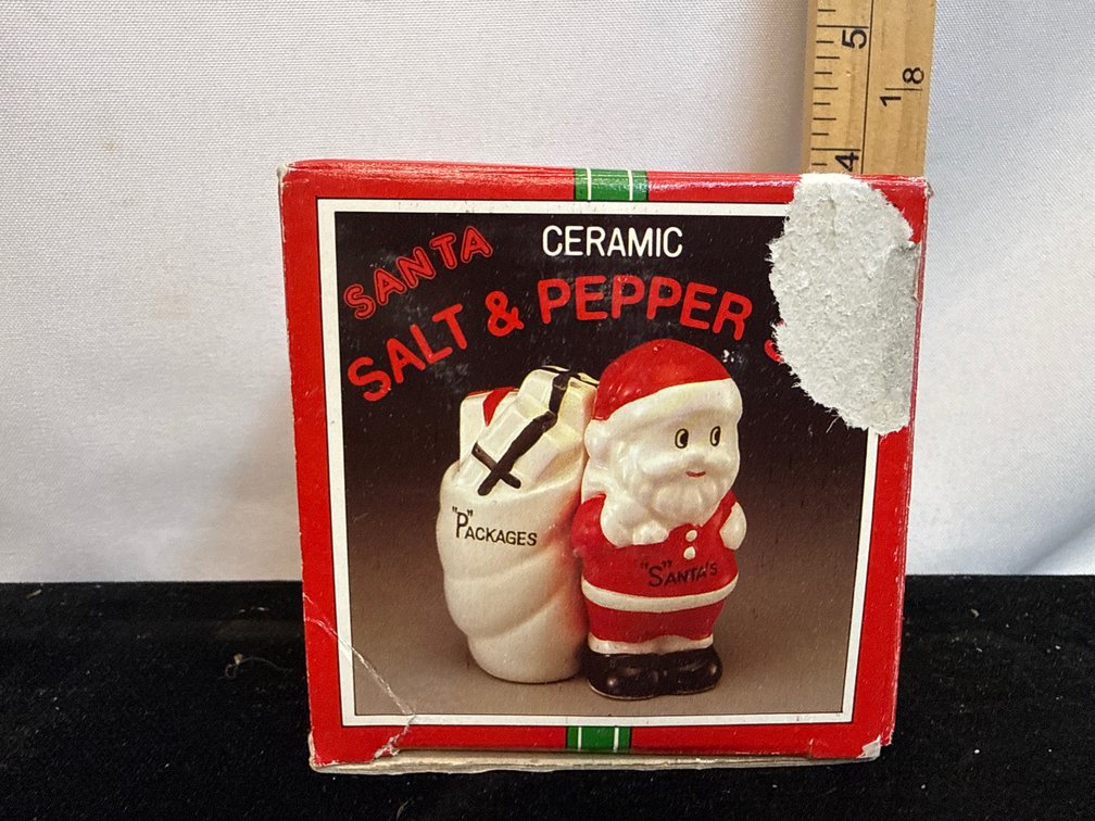 Santa w/Toy Bag Salt and Pepper Shakers