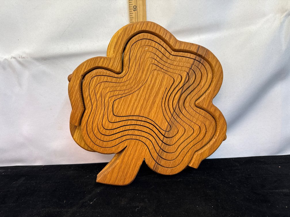 Wooden Folding Clover Basket