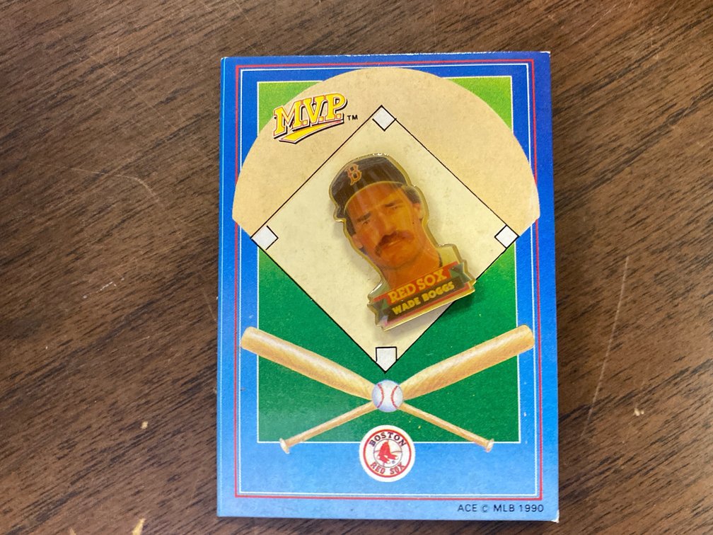 1990 Wade Bohhs Boston Red Sox MVP Card & Pin