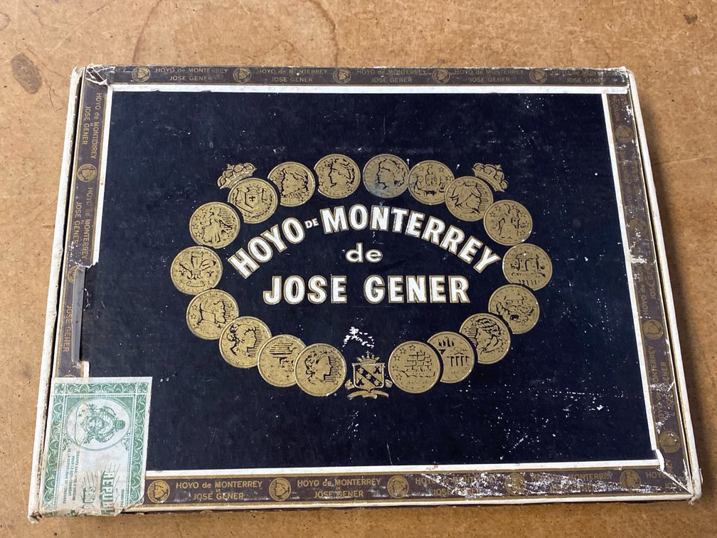 Hoyo De Monterrey Cigar Box