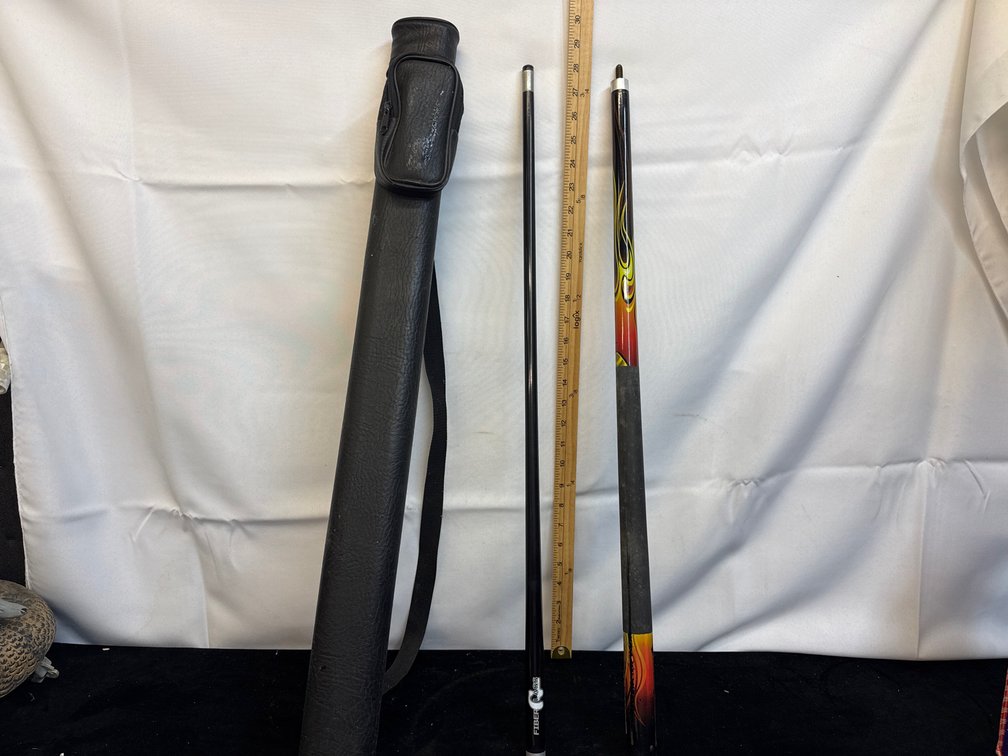 Pool Cue w/Case