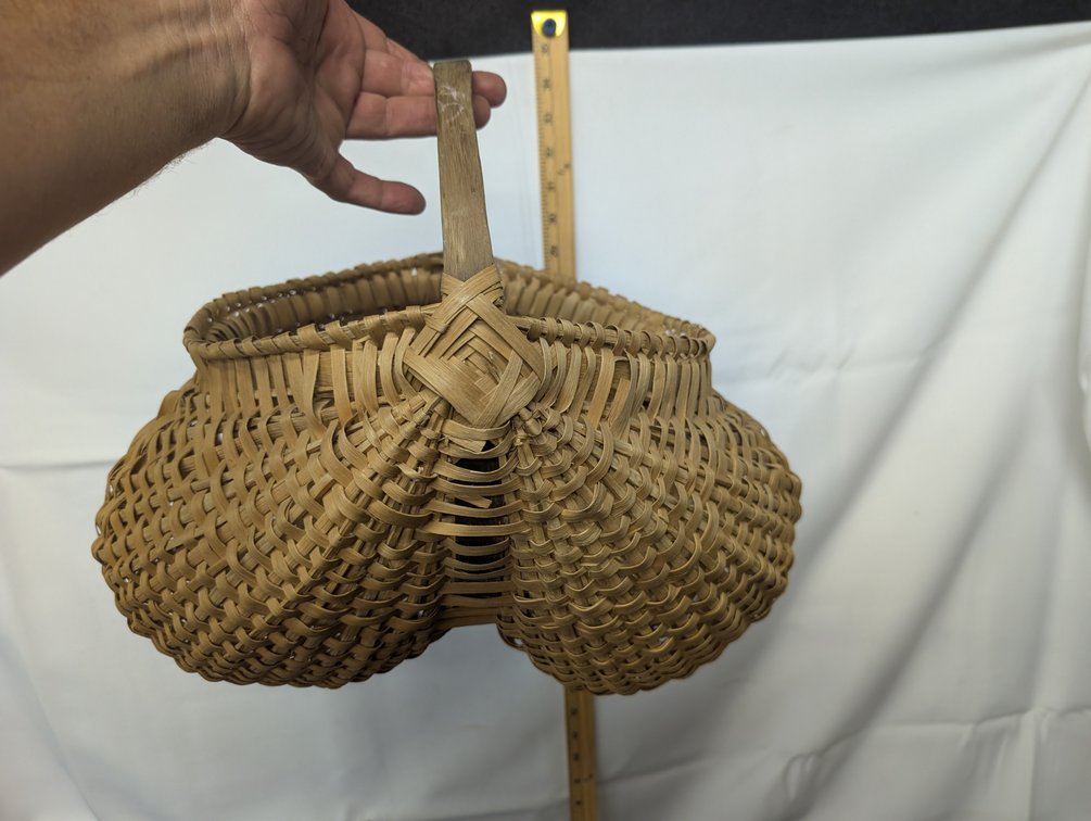 Large Butt Egg Basket