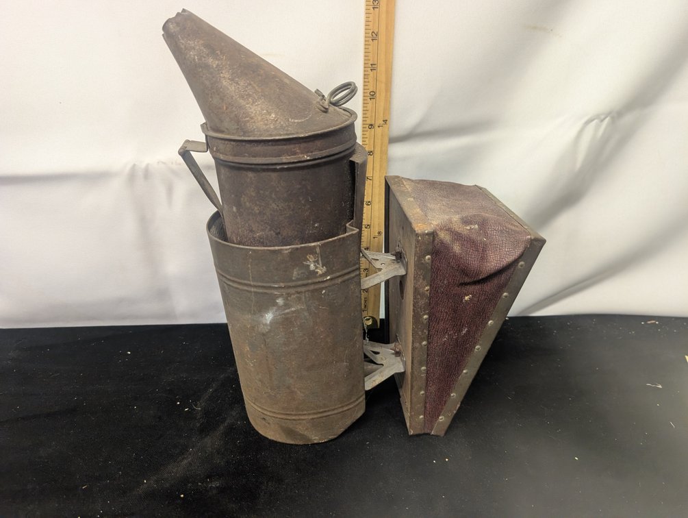 Woodman Bee Smoker