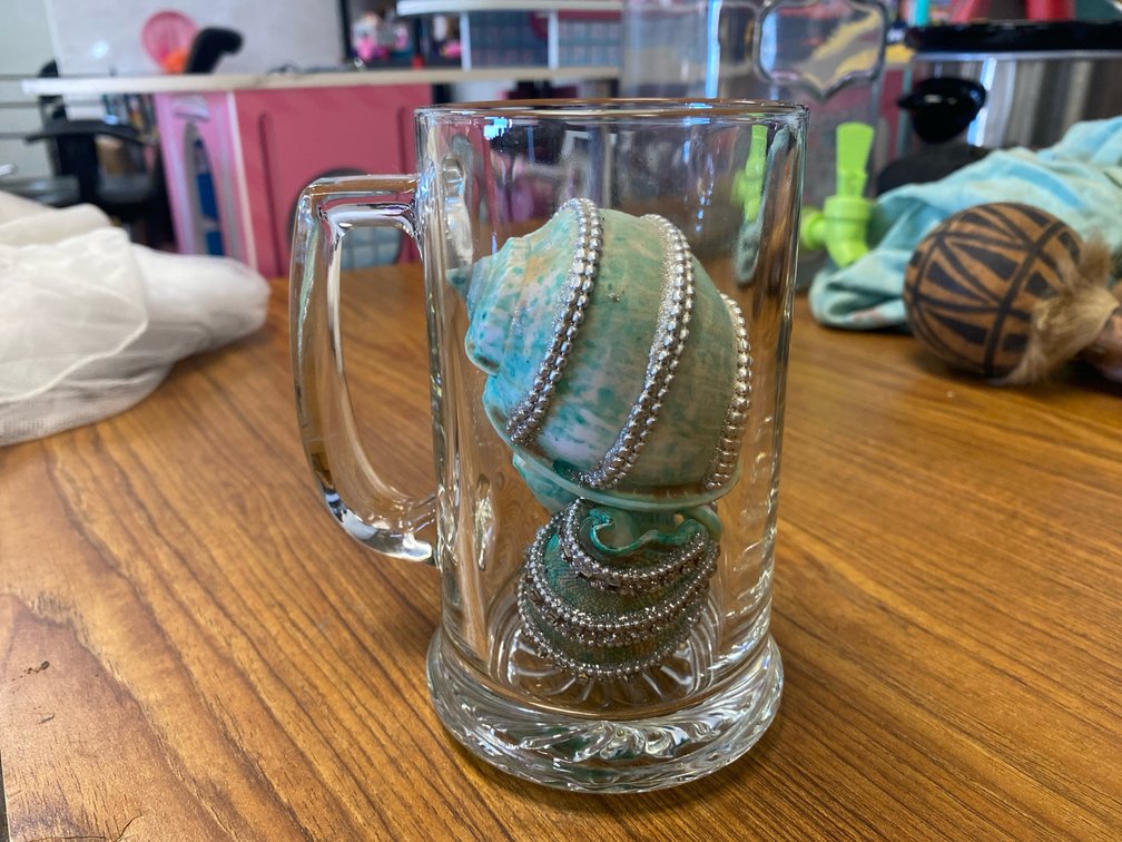 Clear Glass Beer Mug w/Decorative Shells