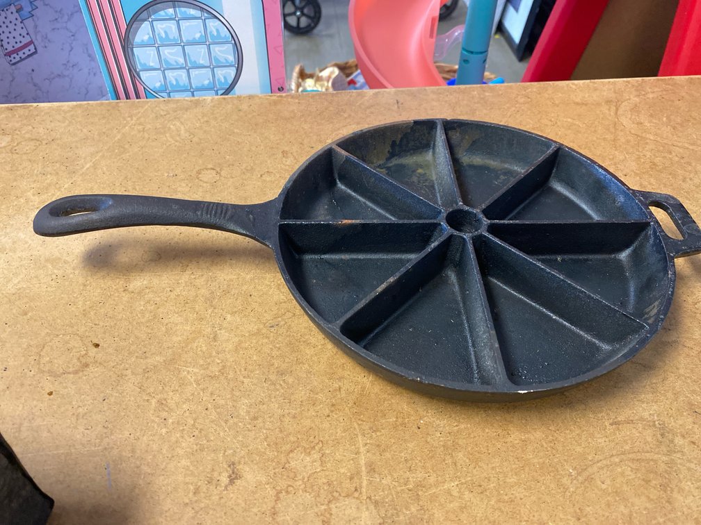 Old Mountain Cast Iron Cornbread Skillet