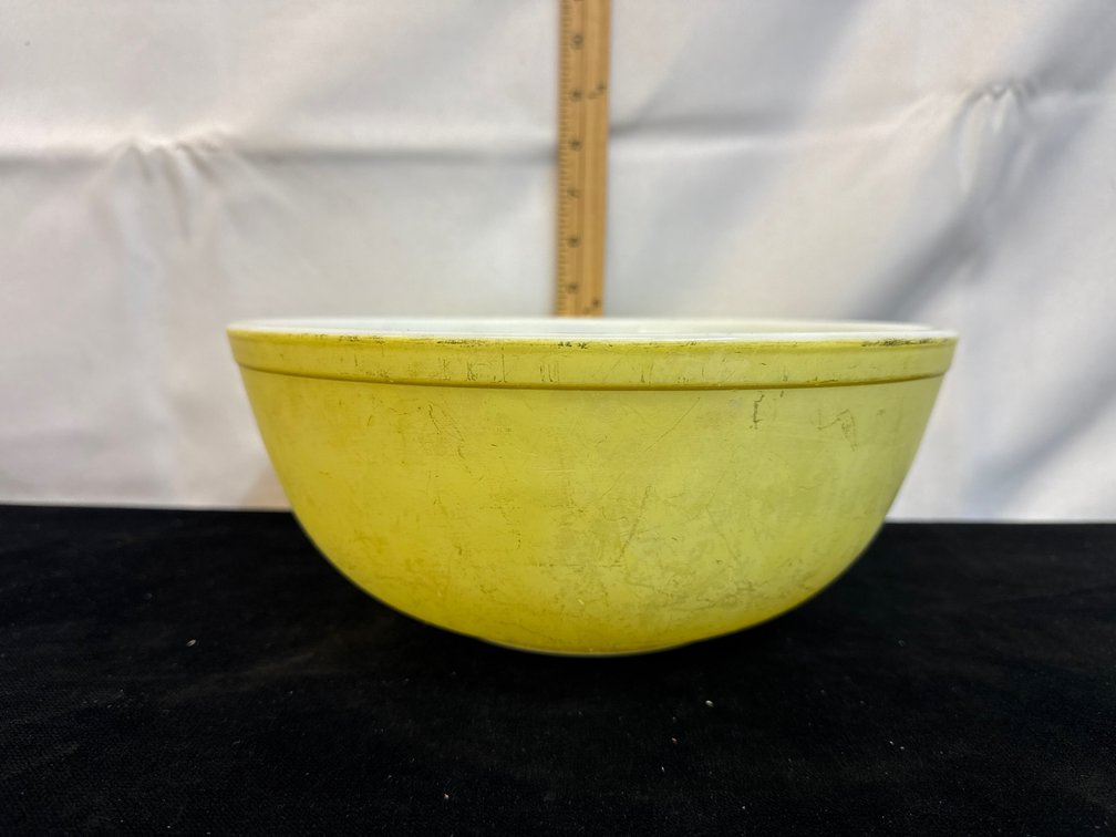 Pyrex 404 Yellow Mixing Bowl