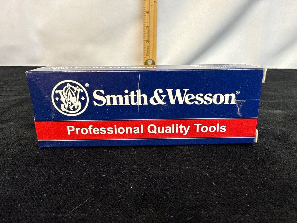 Smith & Wesson Knife (NEW)