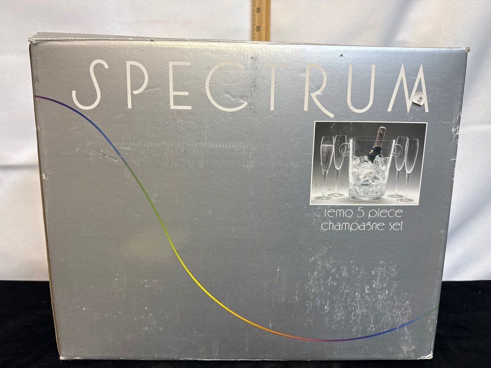 Spectrum  Champagne Set