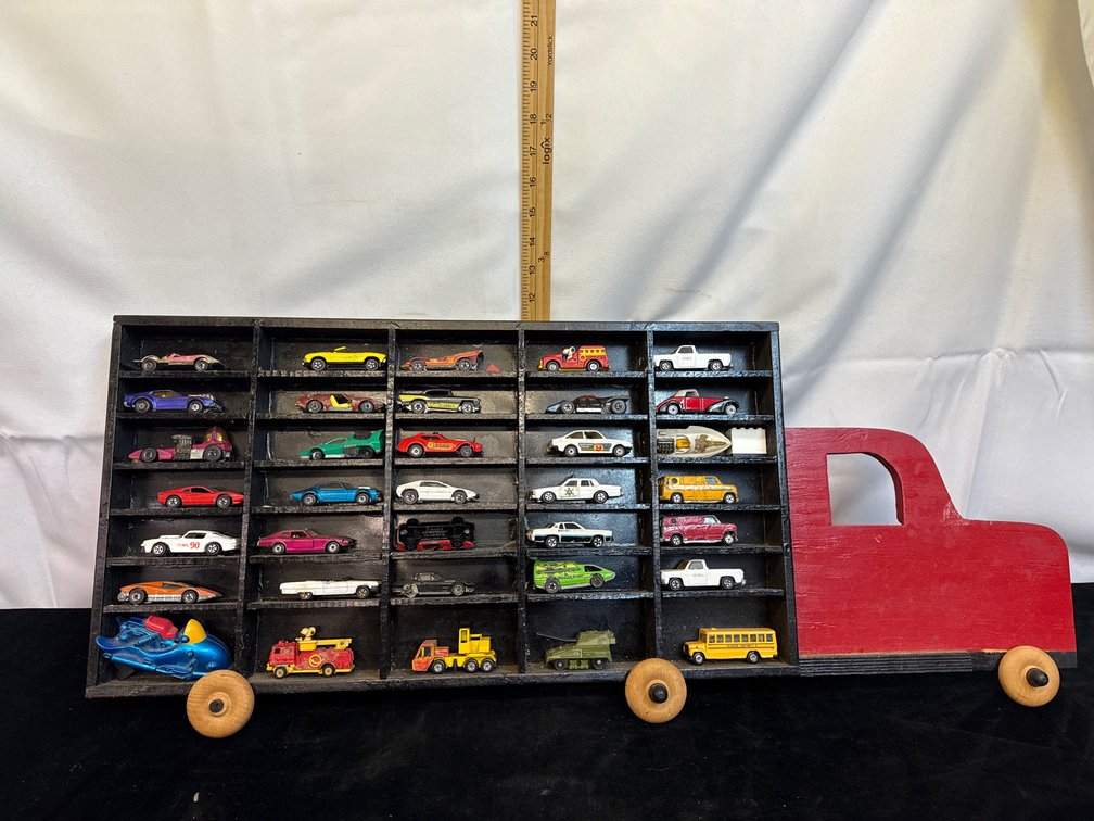 Wall Hanging Car Shelf w/Cars