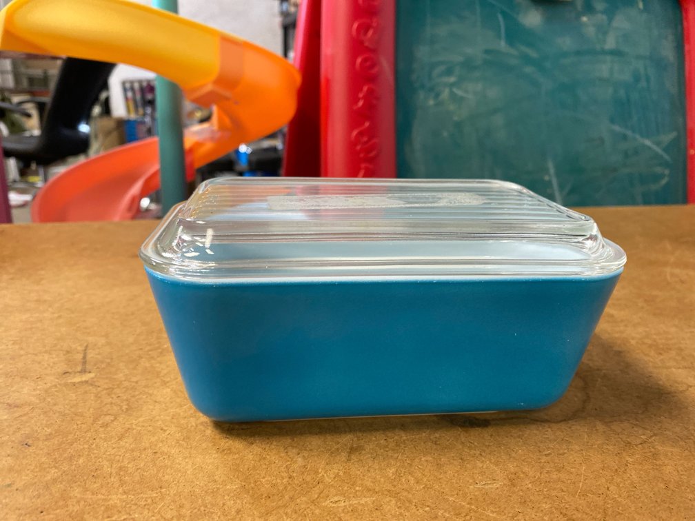 Pyrex Turquoise Blue Refrigerator Dish w/Lid