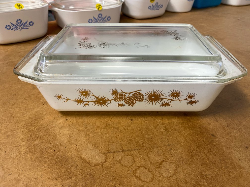 Pyrex Golden Pine 2-Qt Space Saver Casserole Dish w/Lid