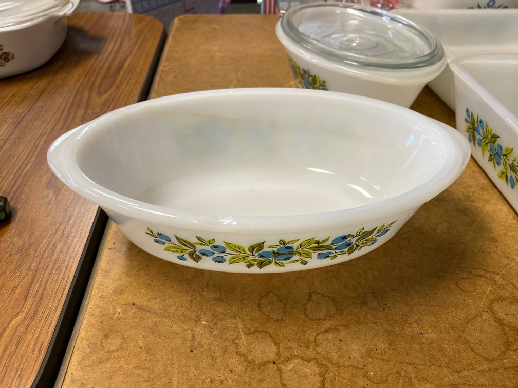 Glasbake Blueberry Pattern Oval Baking Dish (Chip)