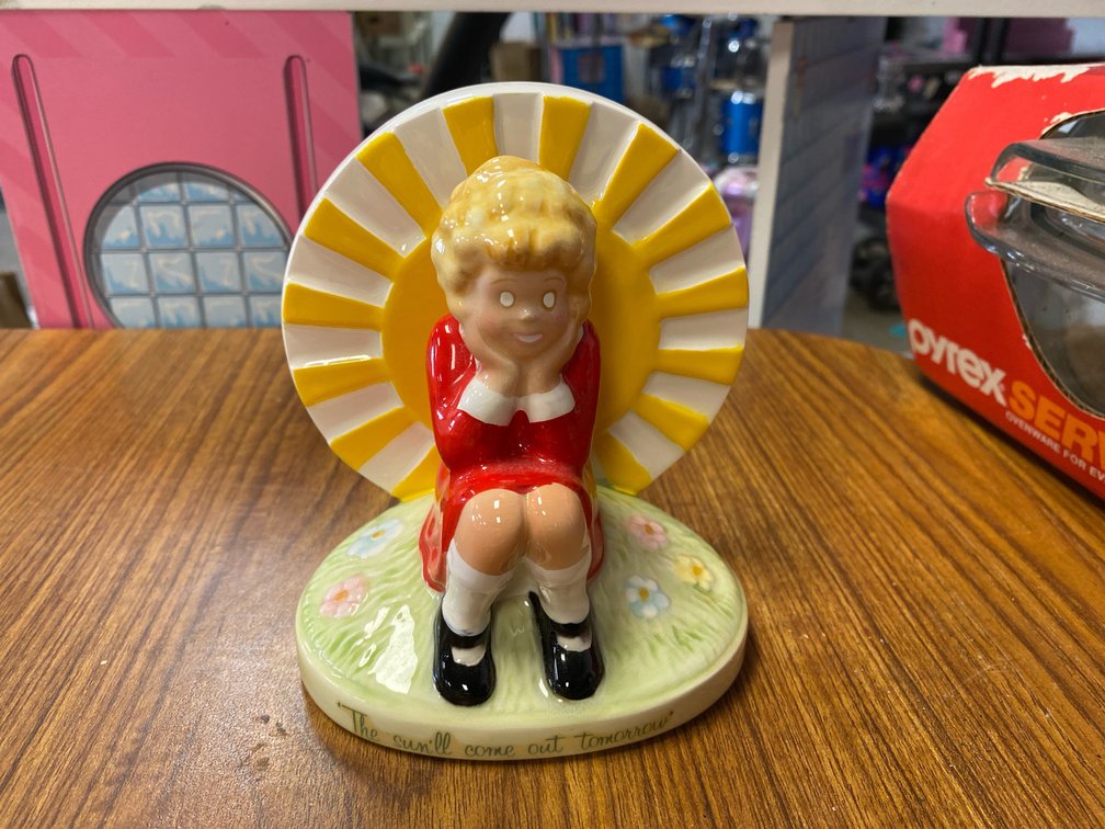 Annie "The Sun'll Come Out Tomorrow" Figurine