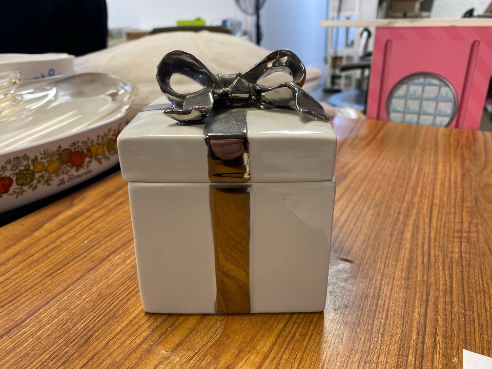 Ceramic Gift-Shaped Trinket Box