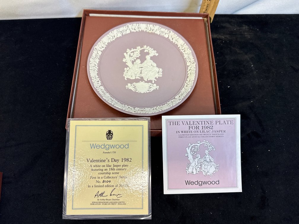 Wedgwood Lilac Valentine's Plate