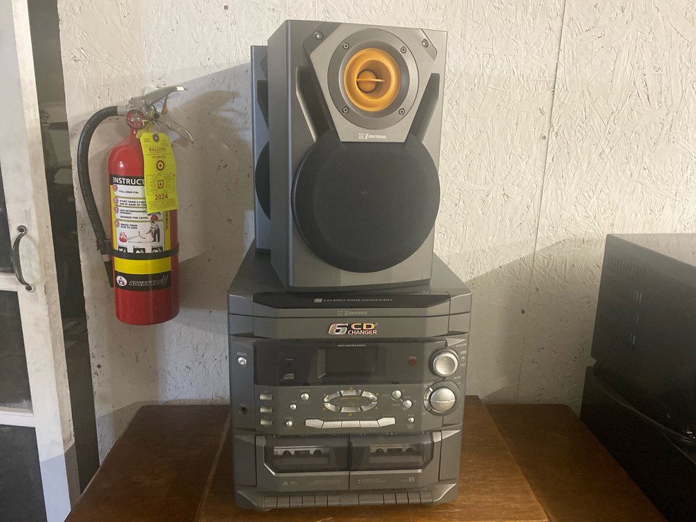 Emerson AM/FM Radio 6-CD Changer Dual Cassette Player Stereo