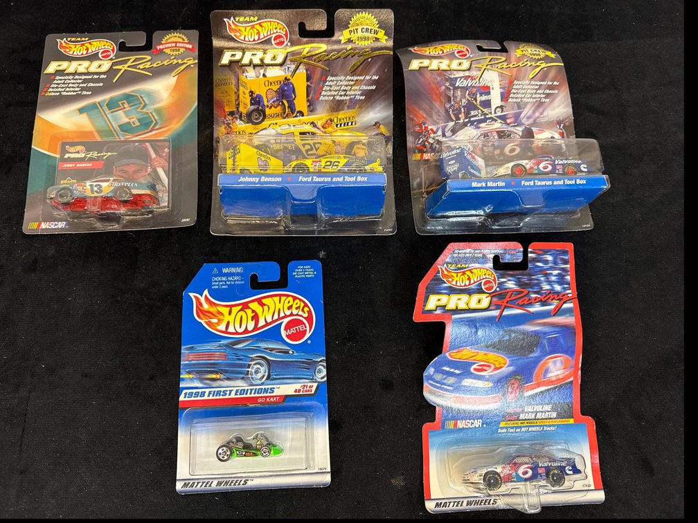 Hot Wheels Nascar Lot