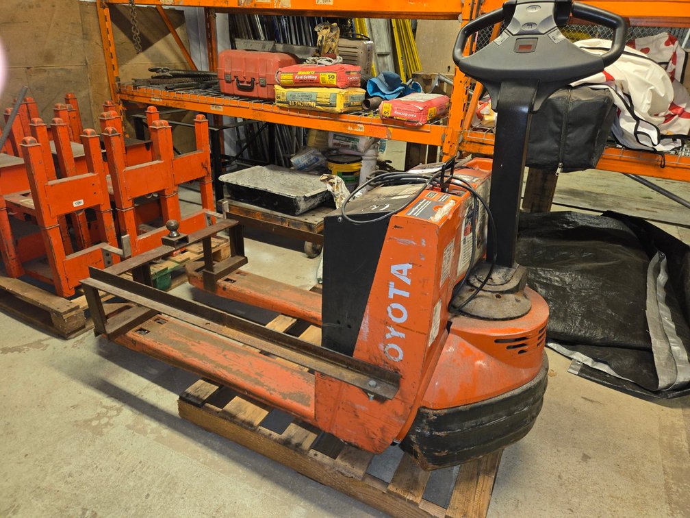 Toyota Electric Pallet Jack/Truck