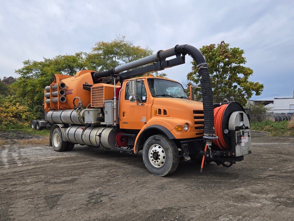 2004 Sterling/Elgin 7501 Vac/Catch Basin Cleaner/Hydro Excavator Truck