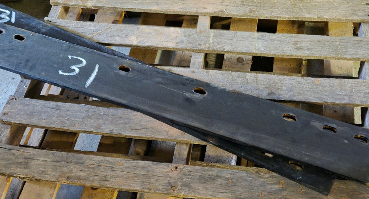 Pair of 4' Long Replacement Plow Blades for Western MVP3 Plow