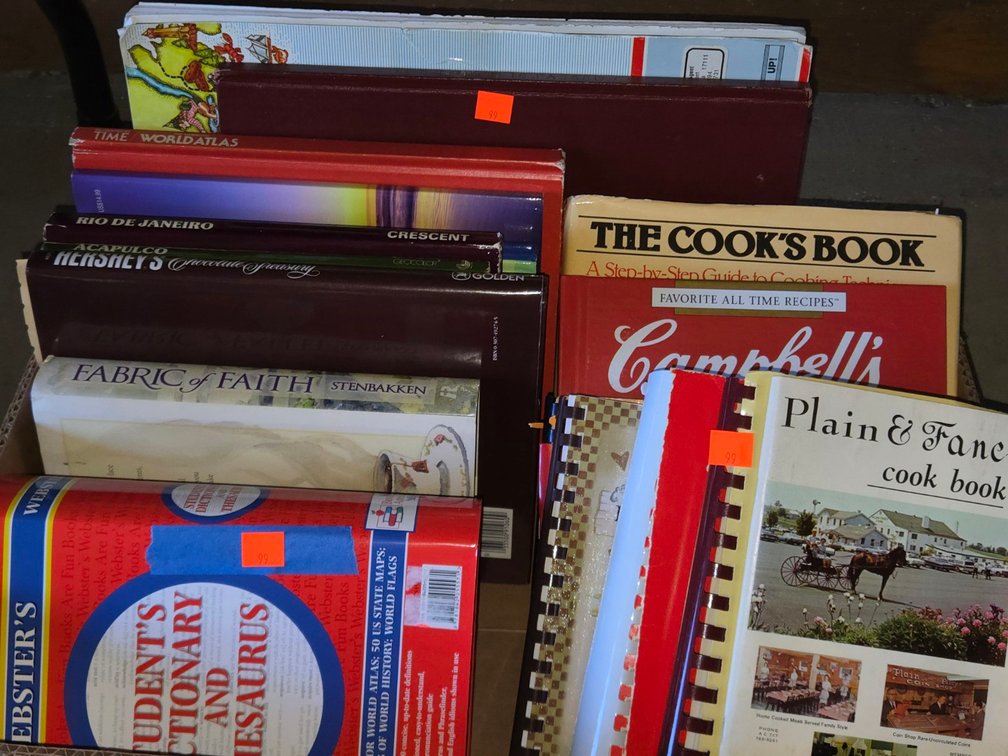 Lot of Books-Gar