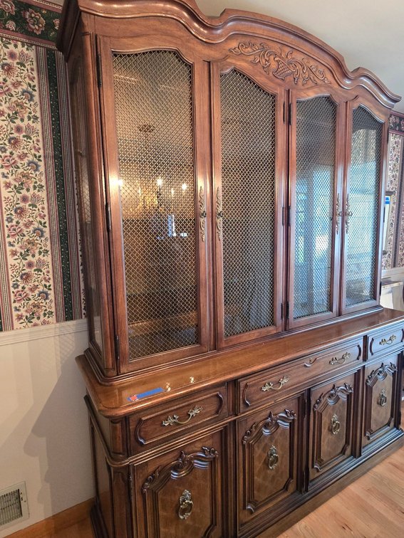 Thomasville Pecan Finish French Prov China Cab-DR