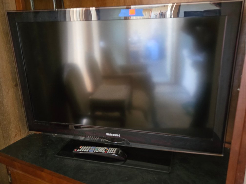 Samsung Flat screen (37") TV-Den