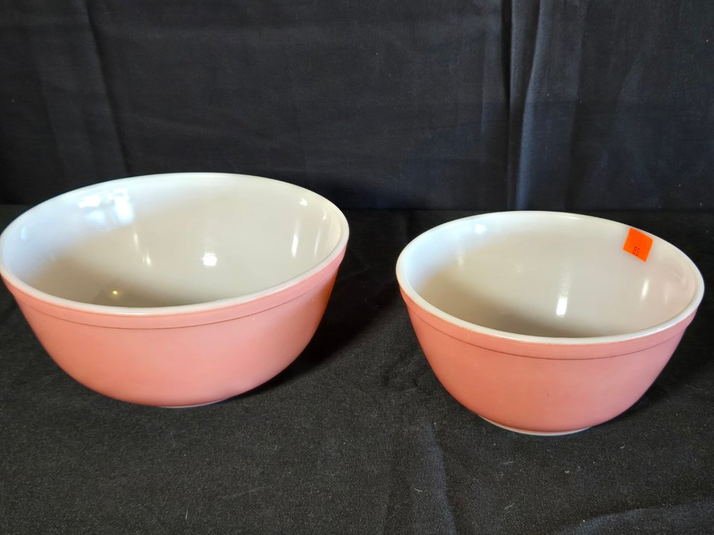 (2) Pink Pyrex Mixing Bowls-Gar