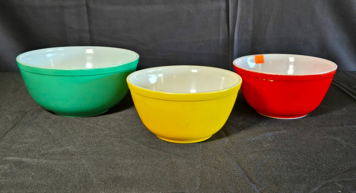 (3) Pyrex Mixing Bowls-Gar
