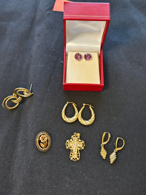 Lot of 14 kt YG Earrings-Gar