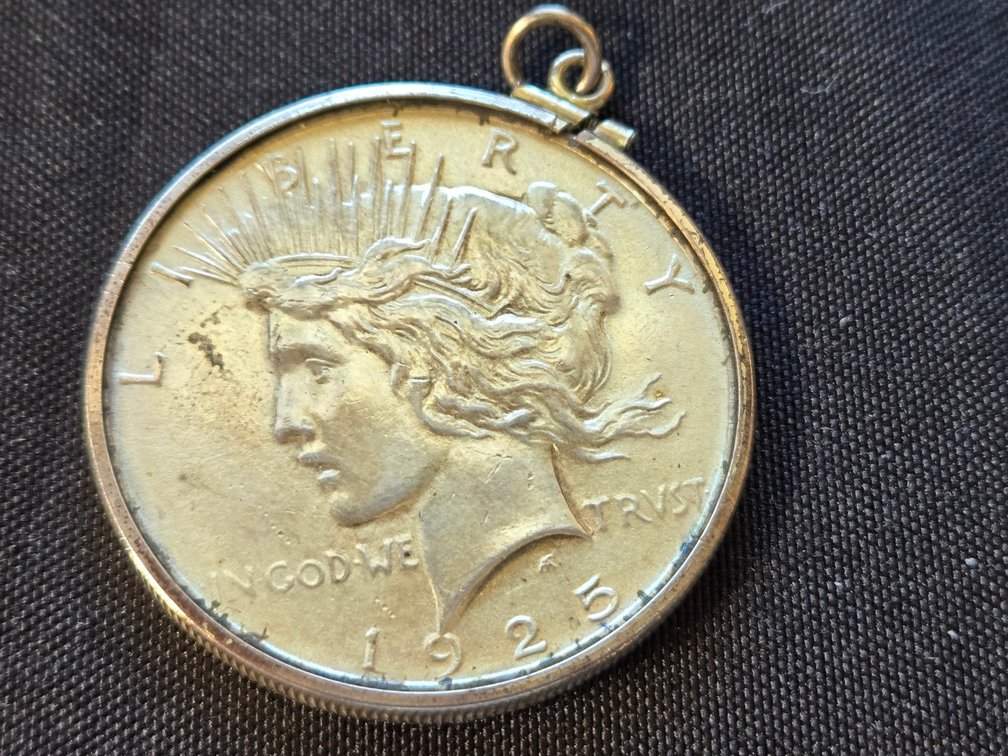 1925 Peace Dollar Set in a Bezel-Gar