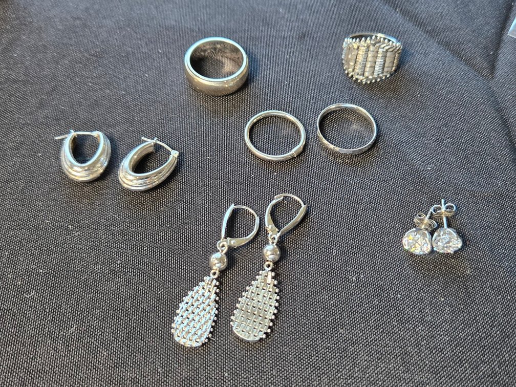 Lot of 14 kt WG Earrings-Gar