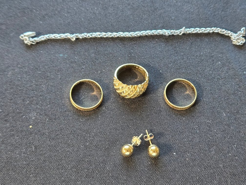 Lot of 18 kt YG Rings, Earrings-Gar