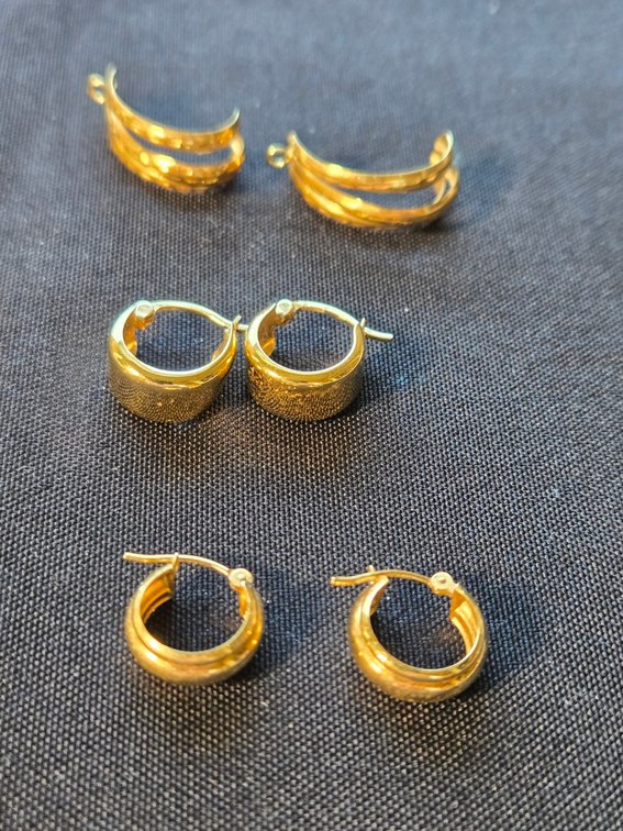 Lot of 18 kt YG Earrings-Gar
