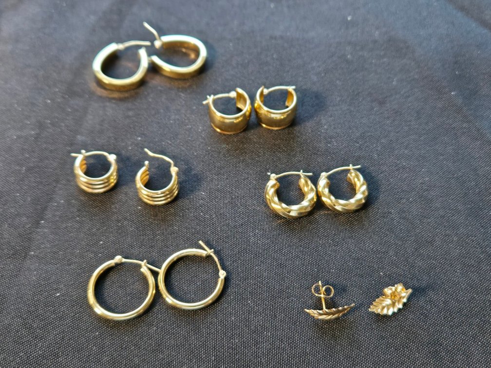 Lot of 14 kt YG Earrings-Gar