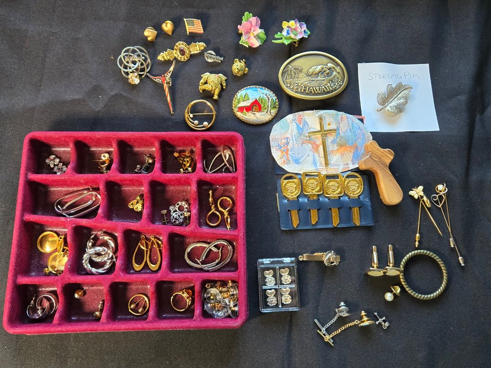 Tray Lot of Ass't Costume Jewelry-Gar