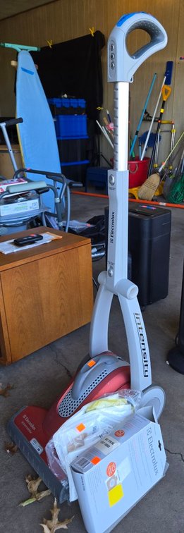 Electrolux Intensity Upright Vac w/Bags-Gar