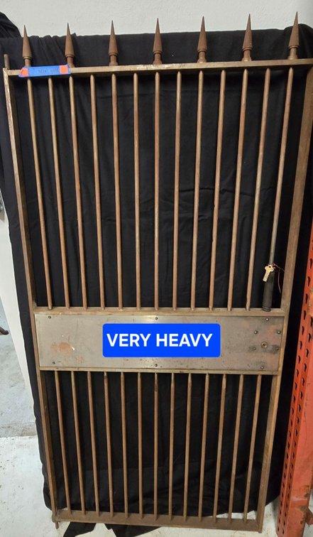 Metal Gate-Light Rm