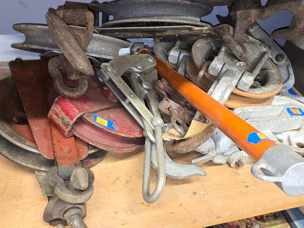 Lot of Gate Blocks-Light Rm
