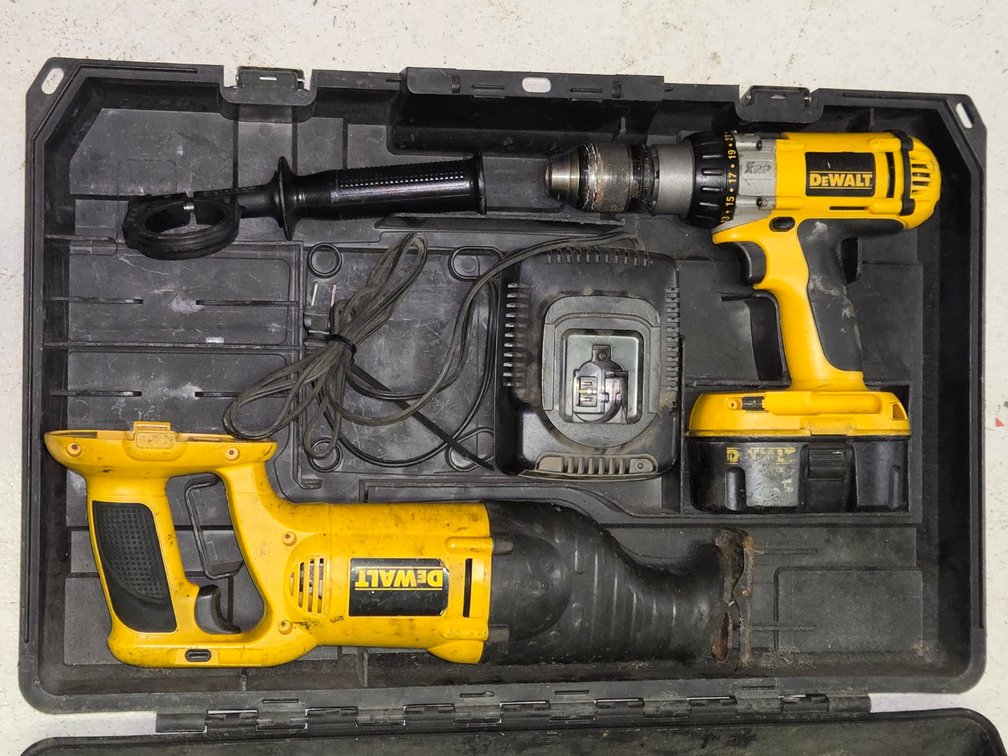 DeWalt Combo w/Drill, Recip Saw-Tool Rm