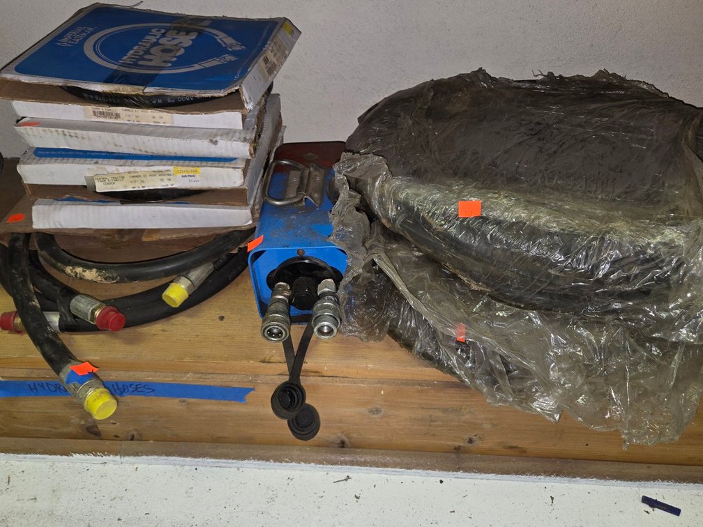 Ass't of Hydraulic Hoses, Pump-Tool Rm