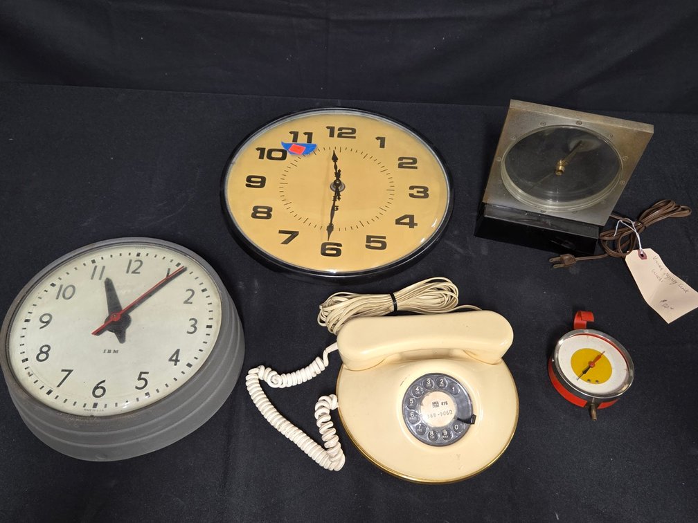 Lot of Old Electric & Battery Clocks-Well Rm