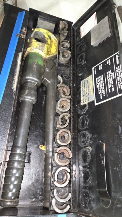 Burndy  Hydraulic Press Hand-Held w/Dies-Well Rm