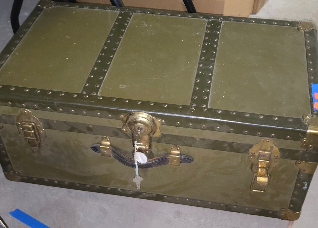 Trunk w/Key and Tray-Well Rm