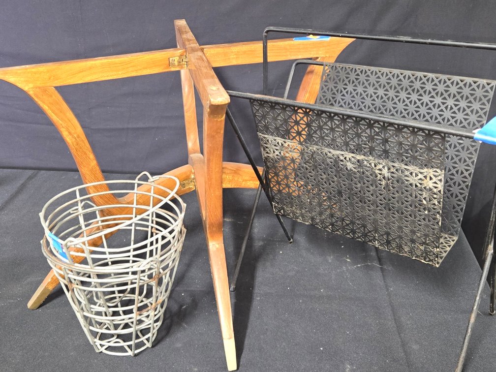 Magazine Rack, Table, (3) Wire Baskets-Well Rm