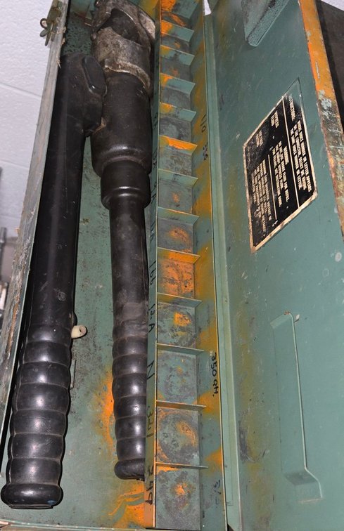 Burndy Hydraulic Clamp-Well Rm