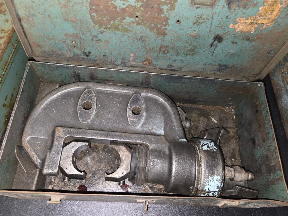 Burndy Hydraulic Clamp with Dies-Well Rm