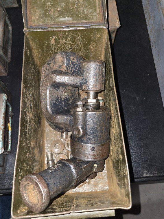 Hand Held Punch w/Ratchet & Dies-Well Rm