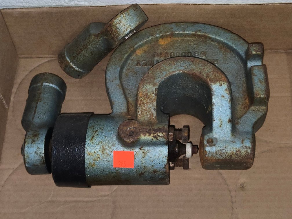 Hand Held Ratcheting Punch-Well Rm