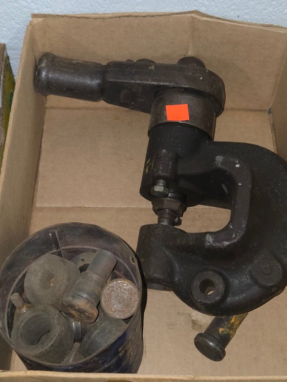 Hand Held Ratcheting Punch w/Dies-Well Rm